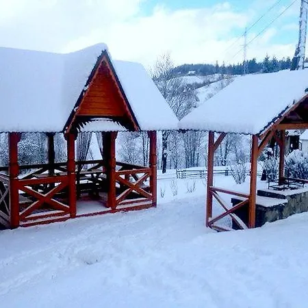 Bukovel Yasіnya ベッド・アンド・ブレックファスト ヤシニャ